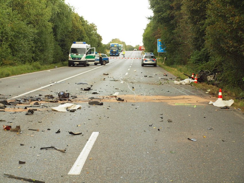 Schwerer VU Koeln Immendorf Kerkraderstr P223.JPG